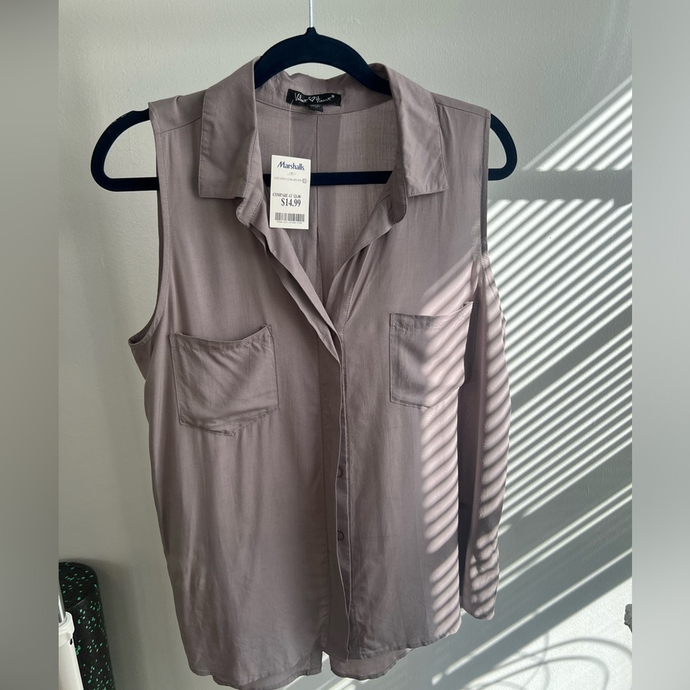 NWT Violet Hearts grey button front tank blouse